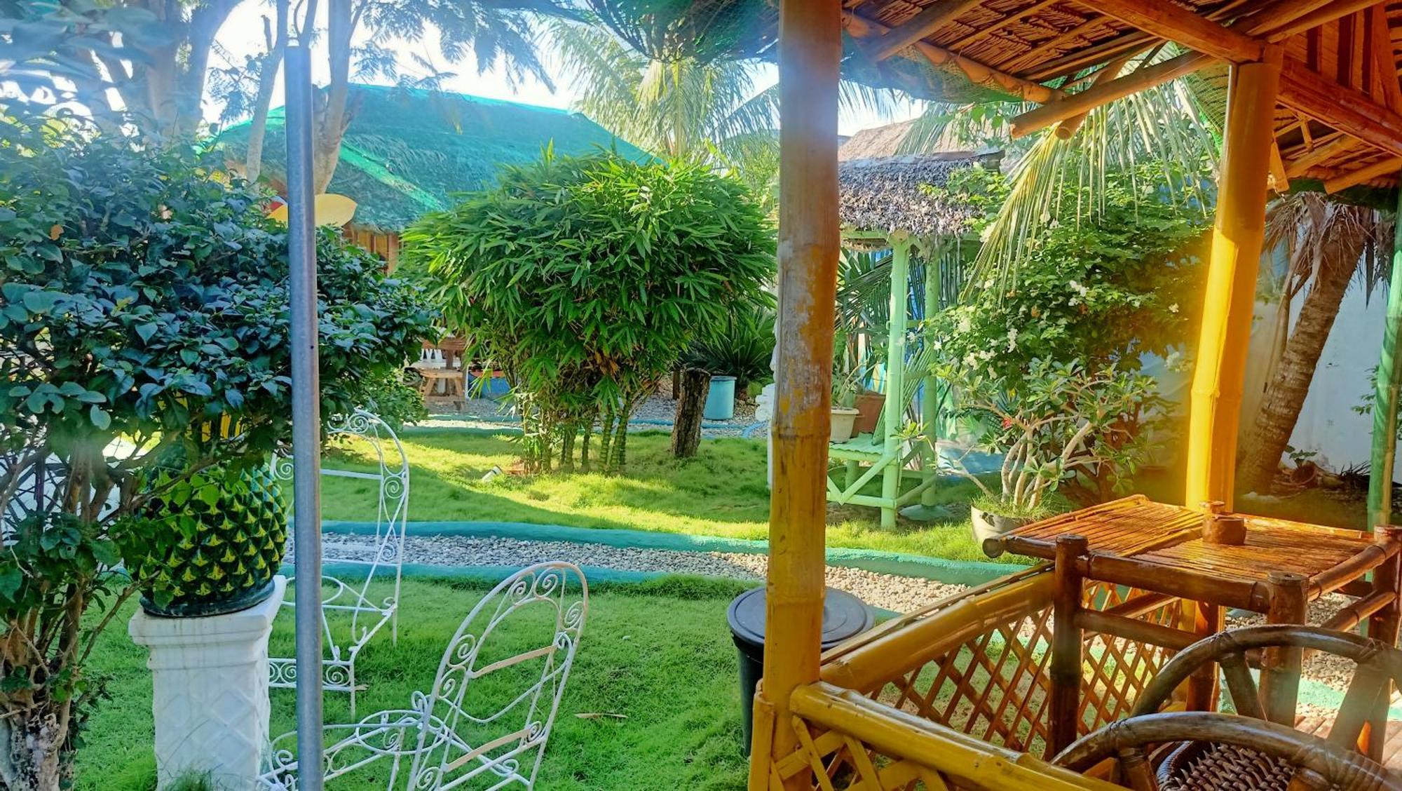 Moalboal Bamboo House / Rooms Kültér fotó